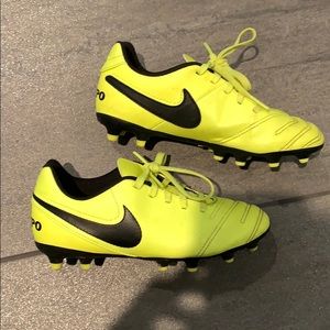Boys Nike Tiempo soccer cleets